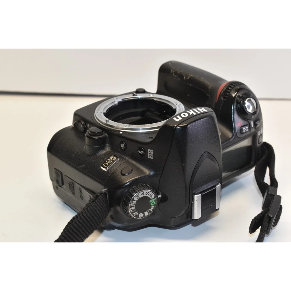 Nikon D80 10.2MP Digital SLR 10.2MP Camera With Battery- FOR PARTS OR REPAIR
